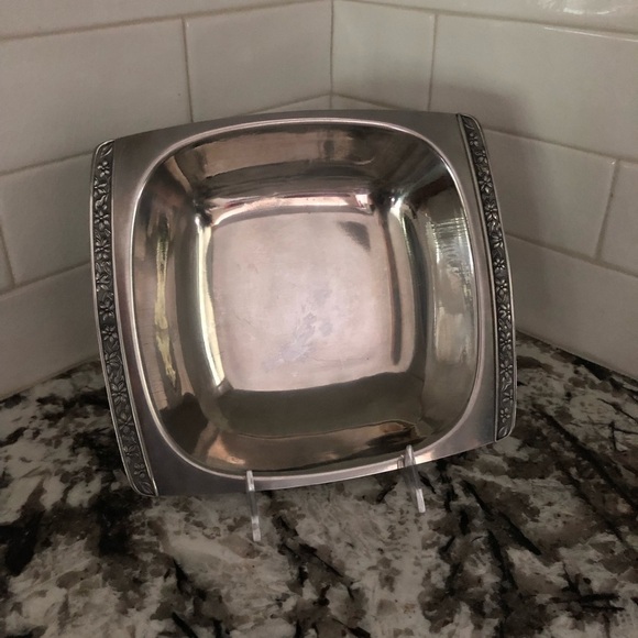 Vintage Stainless Steel Japan Bowls Set with Floral Details - Picture 2 of 12